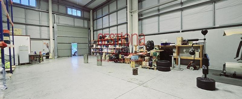 Foto e8f799e2-1d3a-4d2c-b4b7-7f84680c256f. Nau industrial a Marina de Cudeyo