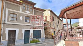 Casa en Ramales de la Victoria. Casa para reformar en el centro de ramales de la victoria.