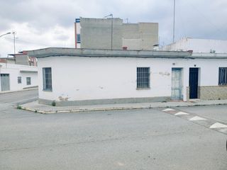 Casa a Betxí. Casa en betxi esquina a dos calles y garaje