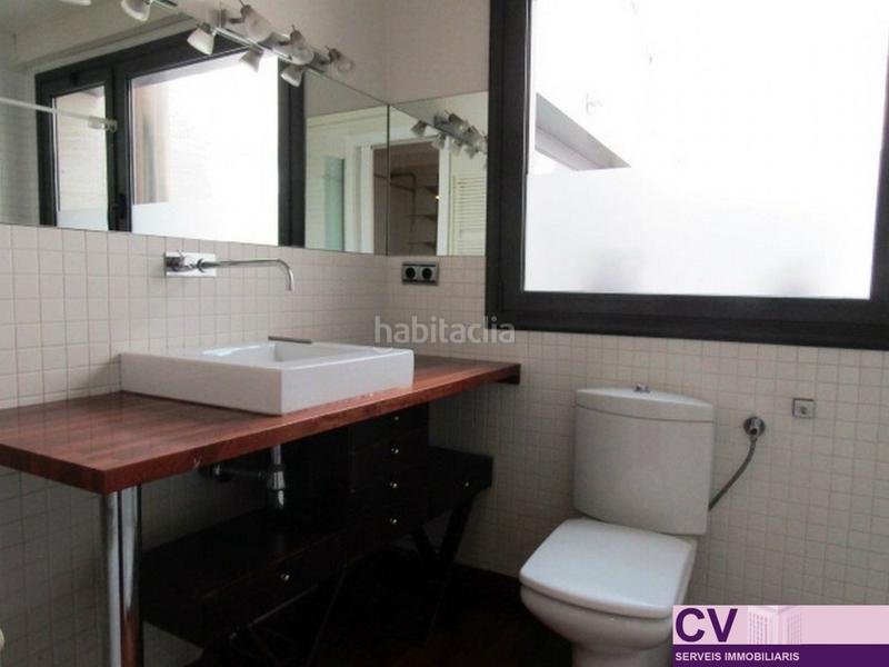 Foto bcad1edc-fd1c-48e9-8aa4-b8ce340cdf68. Rent house with heating parking in Barri del Centre Terrassa
