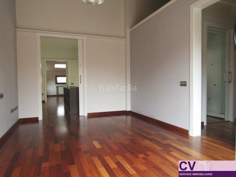 Foto 0d10b4fd-d68a-4a44-a357-f994bca09b1a. Lloguer casa adossada amb calefacció aparcament a Terrassa