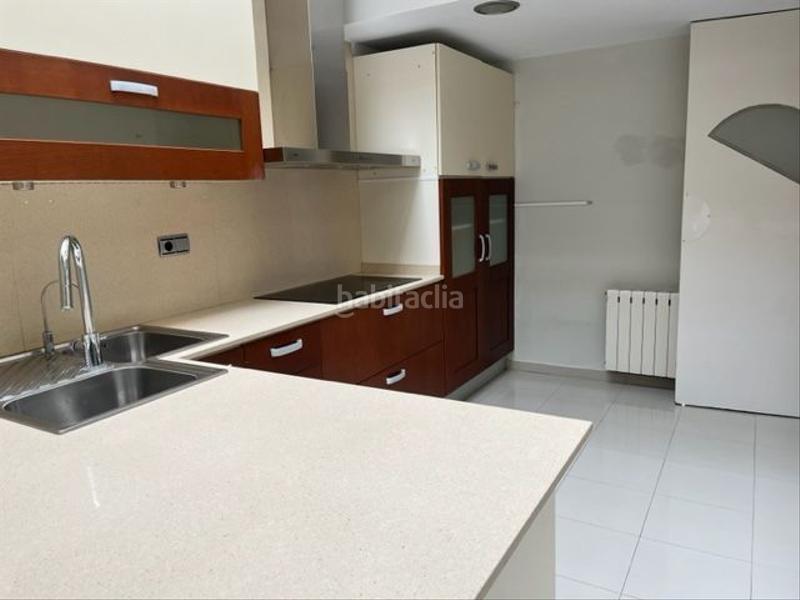 Foto 3aac64dd-a556-40f3-b0f3-18a937d49135. Rent semi detached house with heating parking in Barri del Centre Terrassa