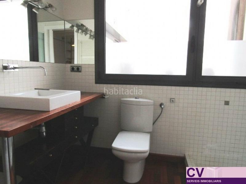 Foto fdda663f-ead0-49c8-ba76-2454aefbd315. Rent semi detached house with heating parking in Barri del Centre Terrassa