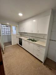 Etagenwohnung  Sierra nevada. Bajos de tres habitaciones con baño y cocina reformados