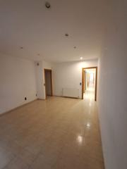 Appartement  Avinyo. Amplio piso de 4 habitaciones con terraza a pie de comedor oport