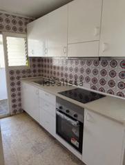 Piso  Mallol. Finca con ascensor, balcón a pie de comedor y cocina y baño reci