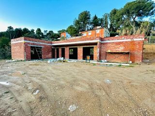 House in Les Martines. En un solar plano de 890 m2, para finalizar a su gusto