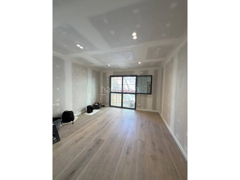 Foto 4501be66-a7ce-4d5c-84ee-0d03dc31c414. Rent triplex with heating in Centre Sabadell