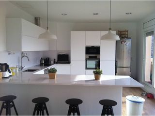 Miete Dachwohnung  Calle industria. Ático de 4 habitaciones con 2 terrazas en el centro de sabadell