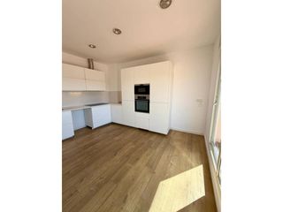 Rent Penthouse  Calle industria. Ático de 4 habitaciones con 2 terrazas en el centro de sabadell