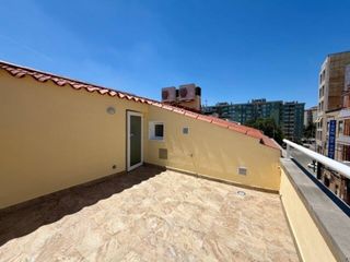 Duplex  Calle francesc bellapart. Dúplex moderno con terraza privada en creu alta