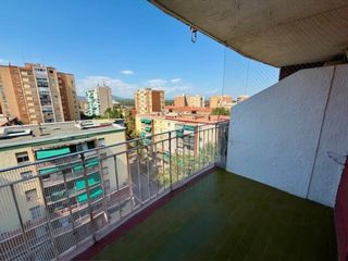 Miete Etagenwohnung  Calle francesc layret. Piso en alquiler de 80 m, amplio y con balcon