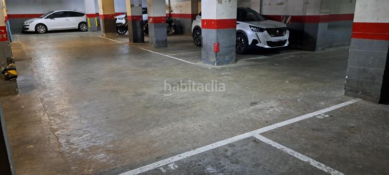 Foto c63bd9a5-f9ff-48f8-a34f-b4e2b5a78f95. Car parking in La Marina del Port Barcelona