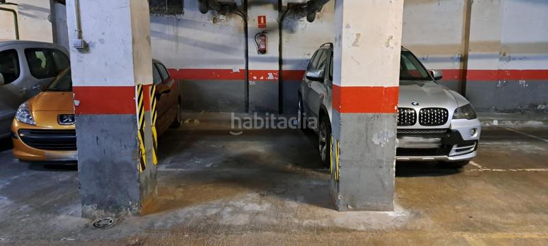 Foto d4a459c8-d6a3-4111-8e79-2a292f9b5623. Car parking in La Marina del Port Barcelona