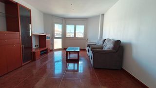 Pis a La Geltrú-Sant Jordi. Amplio y luminoso piso con ascensor y trastero en el centro de v