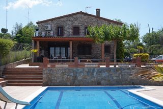 Mas à Tres Torres. Masía con encanto en palou granollers con piscina, porche y gran