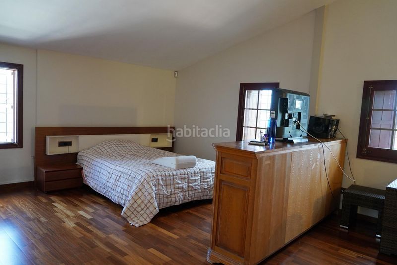 Foto a3eb6a03-7046-4f15-a640-81f08d54125c. Masia amb aparcament piscina a Tres Torres Granollers