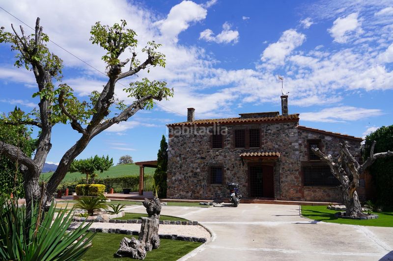 Foto a9f9c0ed-b51b-4d57-a360-7943bc659717. Masia amb aparcament piscina a Tres Torres Granollers