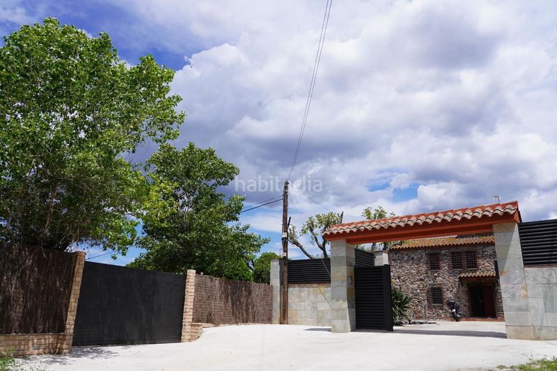 Foto f56a8203-9098-4d73-8157-09e75f1598b4. Masia amb aparcament piscina a Tres Torres Granollers