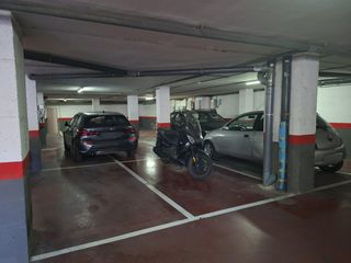 Aparcament cotxe a La Marina del Port. Parking en venta la marina de port
