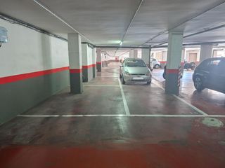 Aparcament cotxe a La Marina del Port