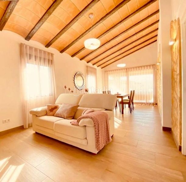 Foto c97e52da-bc0b-4967-87c1-421615b9629a. Xalet amb piscina a Albaida