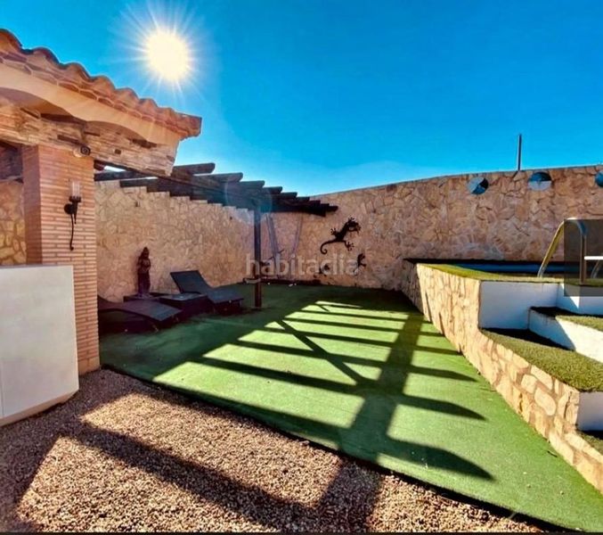 Foto f62a5413-8de1-4c29-89b6-5b3fd324c06a. Xalet amb piscina a Albaida