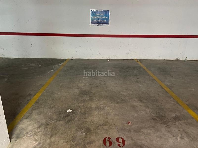 Foto 70a27cc9-75a3-4d64-b8c1-fca62afa9757. Parking voiture dans Albaida
