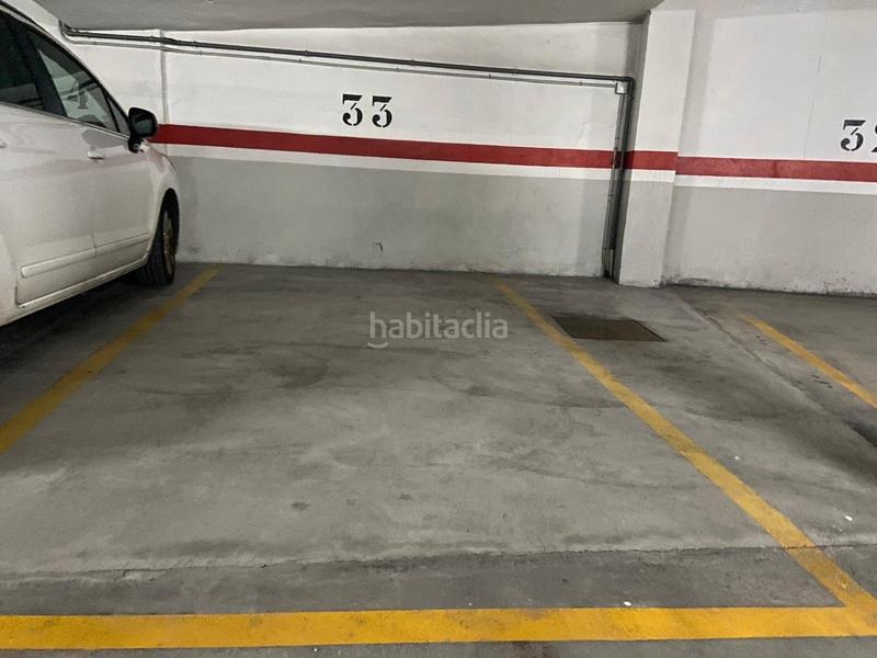 Foto 6a42b7d0-092c-4977-9e01-39504284807d. Parking voiture dans Albaida