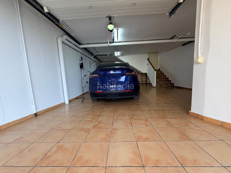 Foto 1c943659-15c0-42f8-b79d-23836b67c488. Casa adossada amb aparcament a Albaida