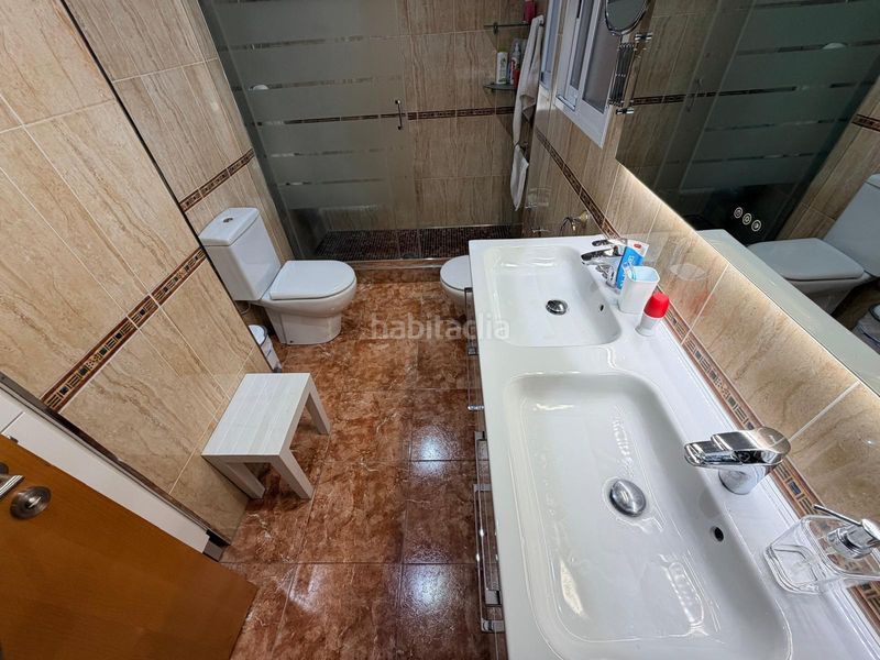 Foto bd7f86d0-bda0-4361-ba71-fc19a481d3f6. Casa adossada amb aparcament a Albaida