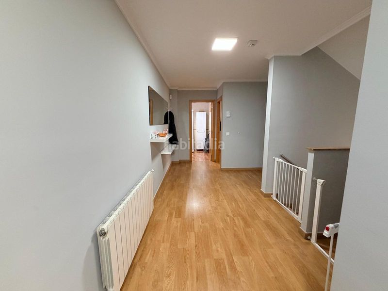 Foto d6c1c5eb-d68e-40e2-9ff5-3c18be831710. Casa adossada amb aparcament a Albaida