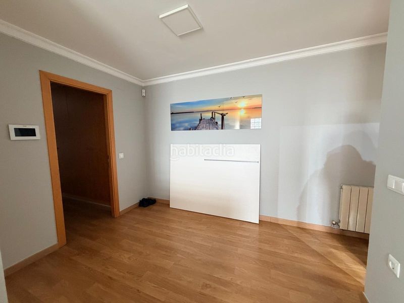 Foto fcd89ce1-fbfb-40dc-bf34-55fec374f864. Casa adossada amb aparcament a Albaida