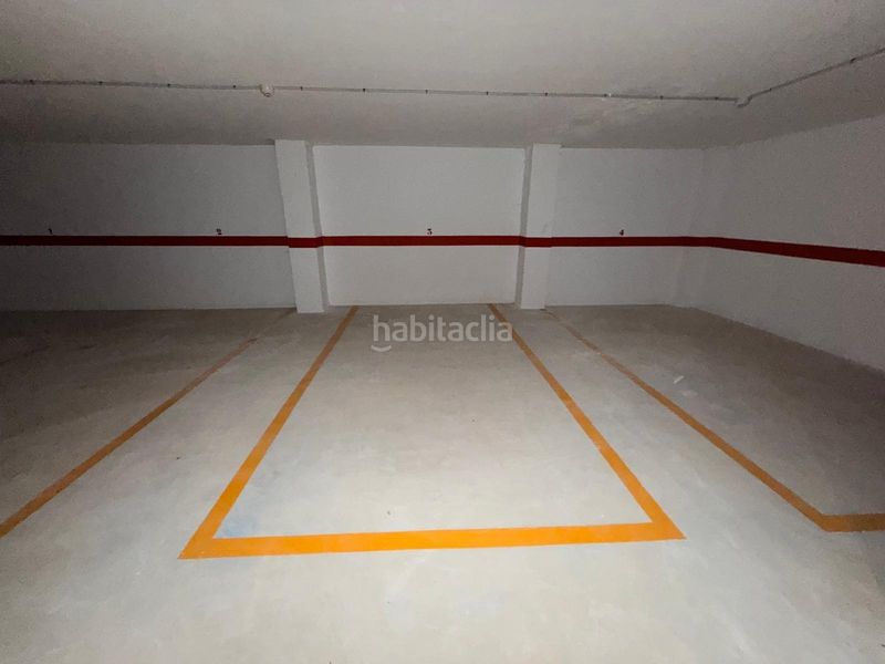 Foto c9455b5d-7e08-462a-9d56-9919d548e605. Aparcament cotxe a Albaida