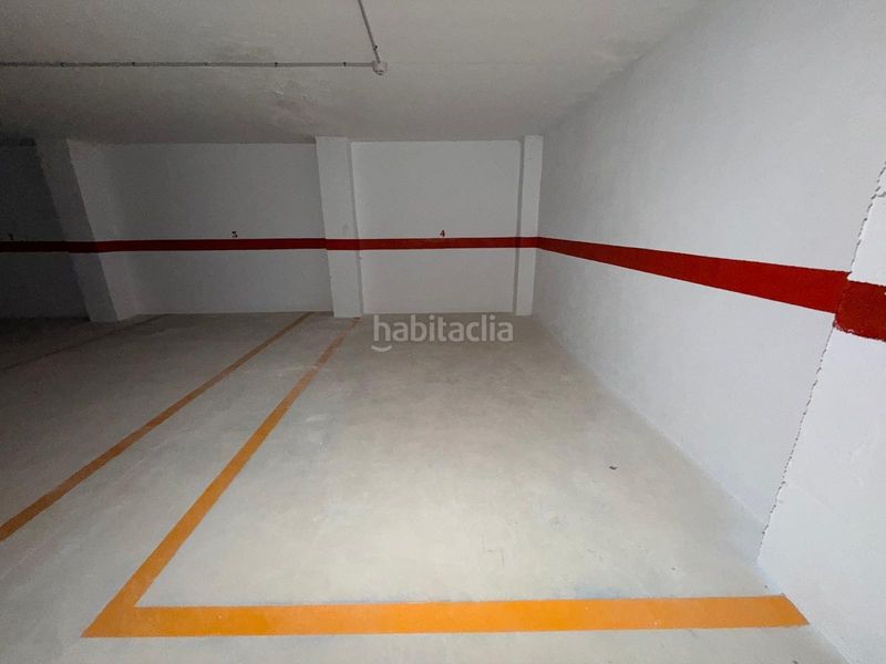 Foto d94bc047-5042-48f0-9e16-e2a8316a1d92. Aparcament cotxe a Albaida