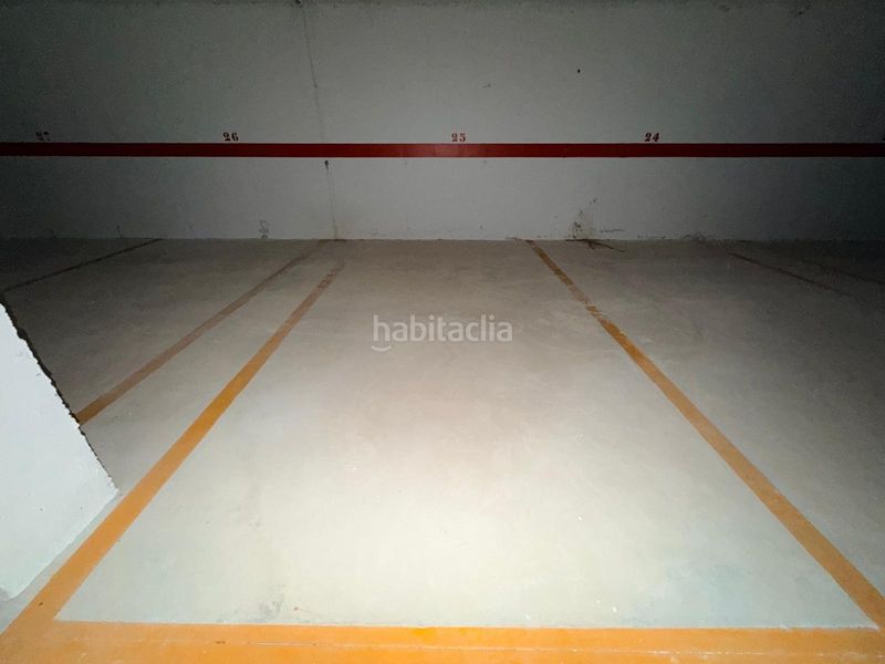 Foto cff7f7e2-f3c2-4d3b-99e0-fbf517801635. Aparcament cotxe a Albaida