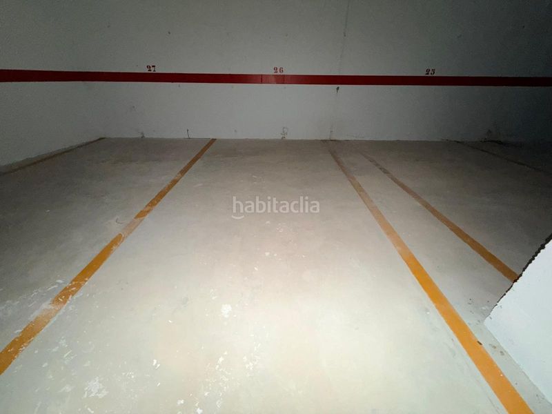 Foto e8488abb-a910-445b-92c8-c1b0195aac9e. Aparcament cotxe a Albaida