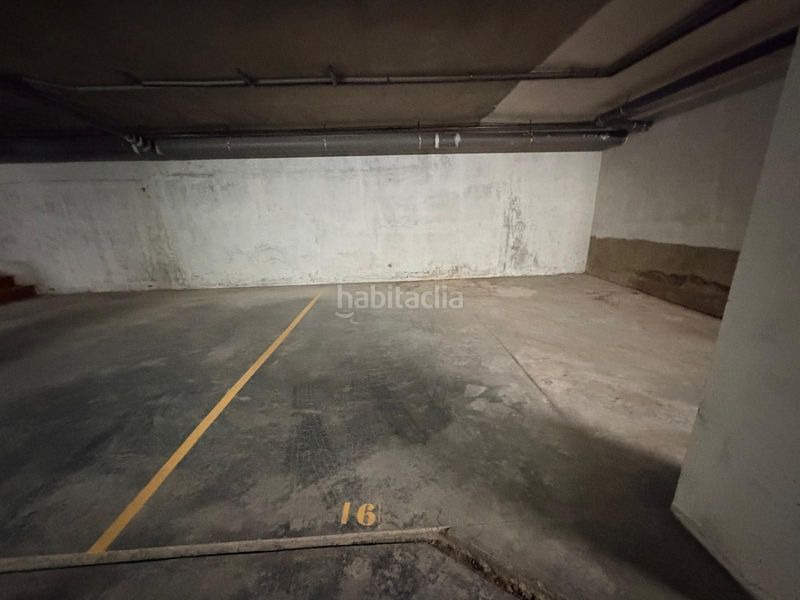 Foto f91a82fc-5772-480f-b218-97aabd89ce63. Aparcament cotxe a Albaida