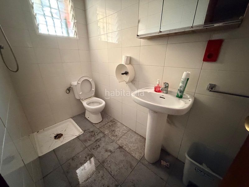 Foto b2e8f4ed-e2f7-4d47-8712-0bc602464c8c. Edificio in Pobla del Duc (la)