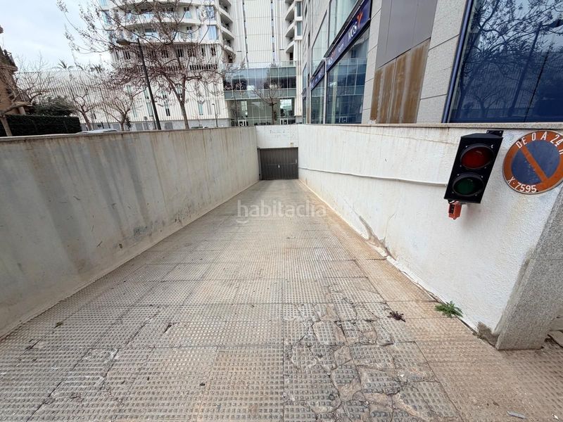 Foto f2f28edc-7c31-4a53-92fa-47fb0e6a2740. Aparcament cotxe a Sant Pau Valencia