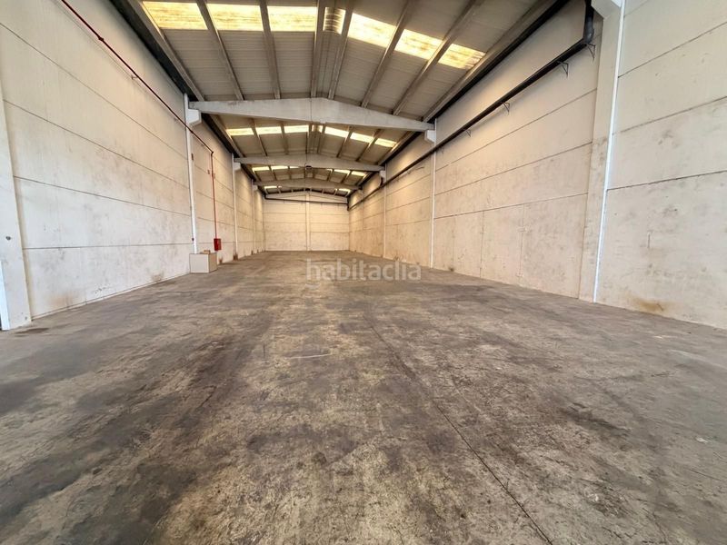 Foto bd669eca-b95c-4d26-a36e-12d99322c2b0. Nau industrial a Albaida