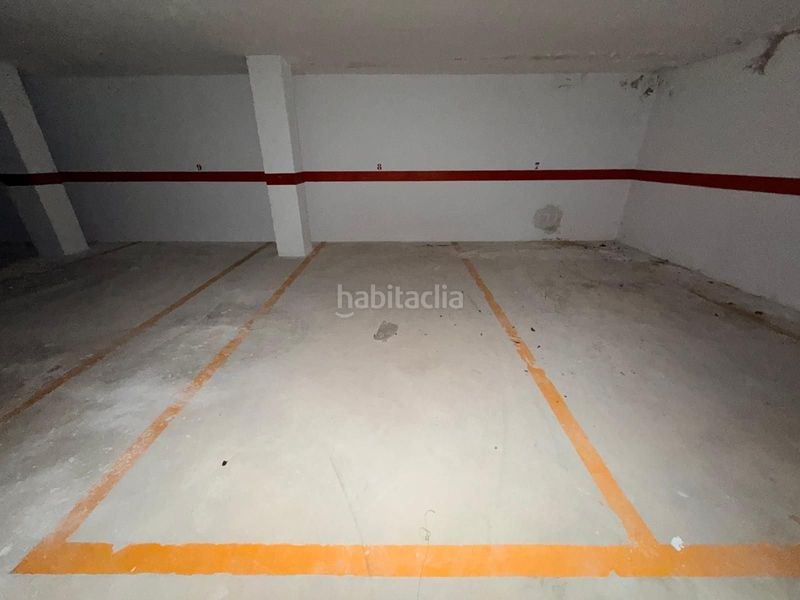 Foto ab32b04e-9f56-437e-9a10-8da318b23b26. Aparcament cotxe a Albaida