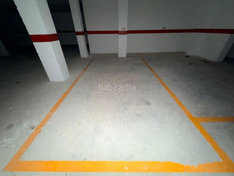 Foto f0a0c0c3-695e-457d-b00c-ae3e39bf3b4f. Aparcament cotxe a Albaida
