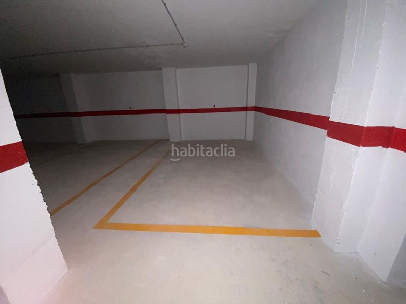 Foto 5533c50b-6978-4e95-8730-33ce59774d7d. Aparcament cotxe a Albaida