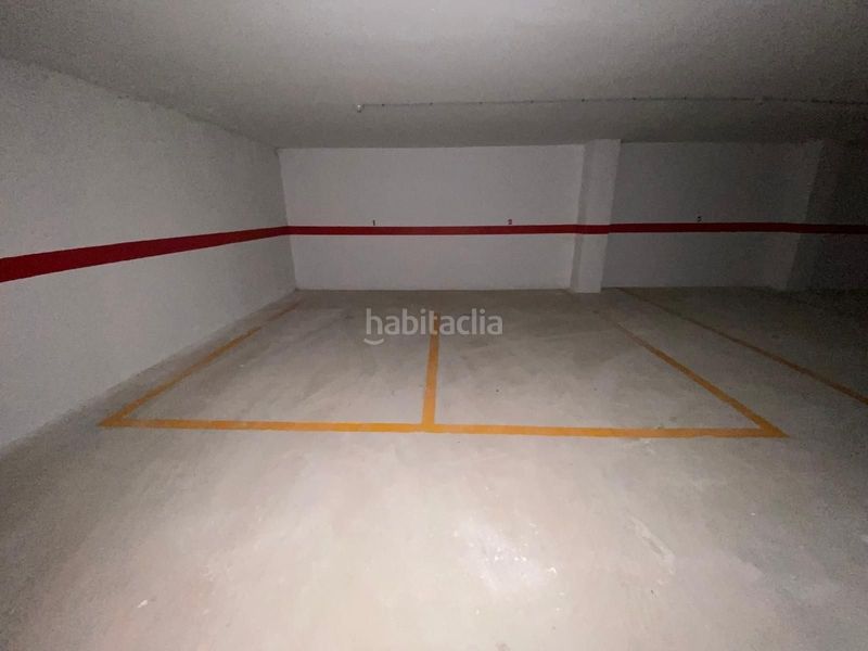 Foto e7acb1df-49d6-46da-bb4e-f0ab4ed83a56. Aparcament cotxe a Albaida