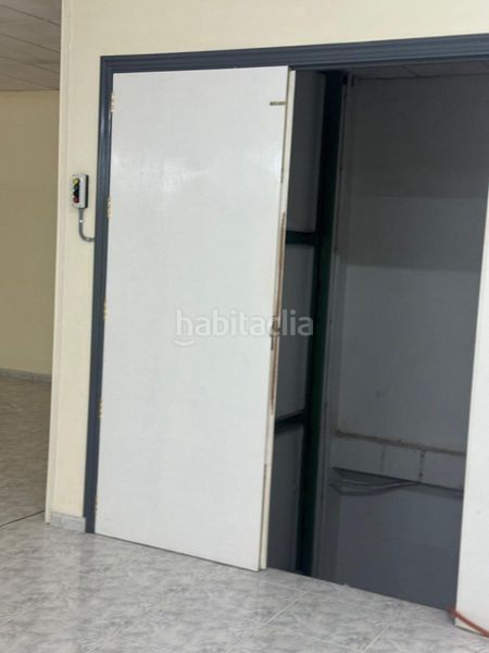 Foto 3b6a3c1a-bbd3-4729-8b4c-36d056ea28ef. Nau industrial a Albaida