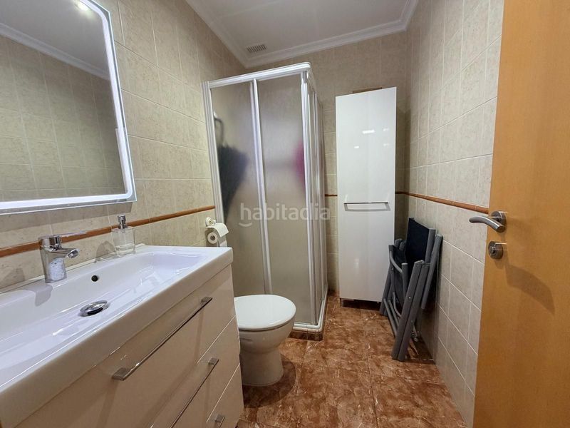 Foto a383fb79-2a0b-423c-b021-a2f31691cc01. Casa adossada amb aparcament a Albaida
