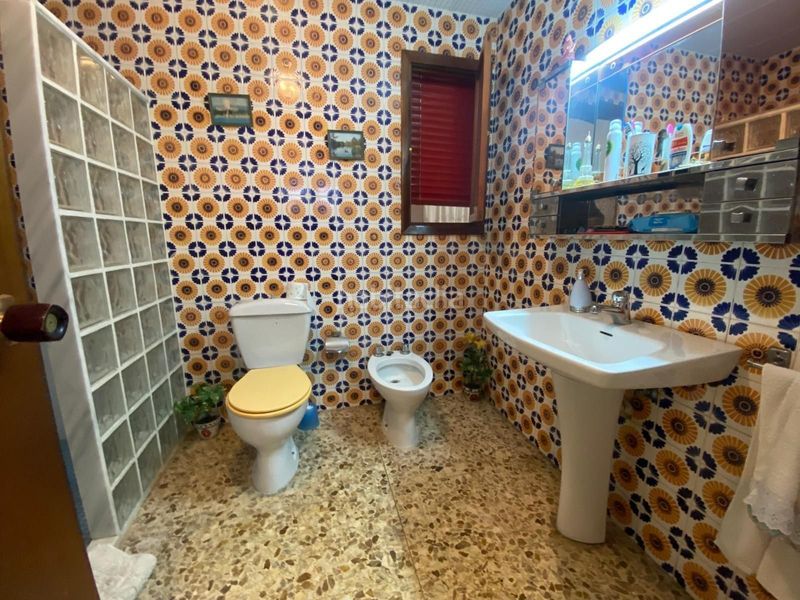 Foto 4d4a50c2-bed0-4bbb-8cab-b6e54a0ddff9. Casa amb aparcament a Loja