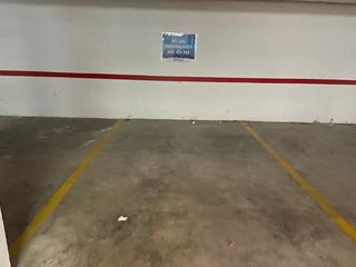 Car parking in Loja. Plaza de garaje en venta  excelente inversión en el centro de al