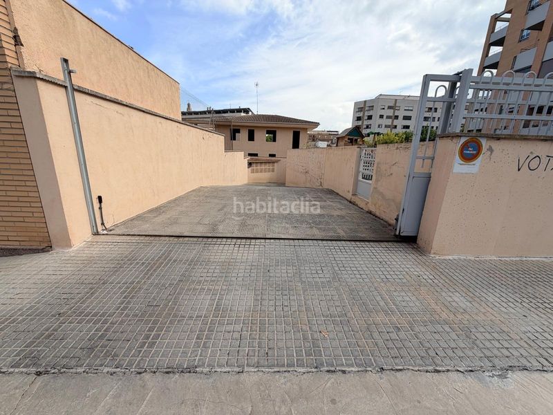 Foto aa4435e7-c98b-4765-b62d-e778fb542a7f. Autoparkplatz in Albaida